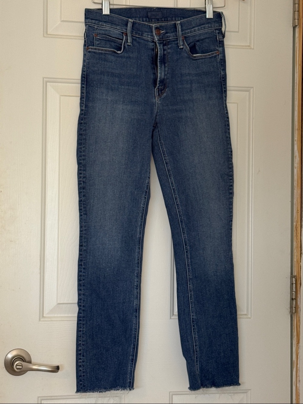 MOTHER Skinny Jeans in Medium Dark Blue Wash - The Mid Rise Dazzler Ankle Fray